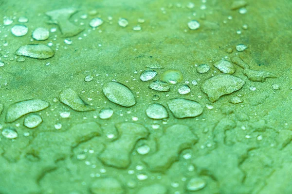 Gotas Agua Cerca Superficie Plana Roca Gradiente Verde —  Fotos de Stock