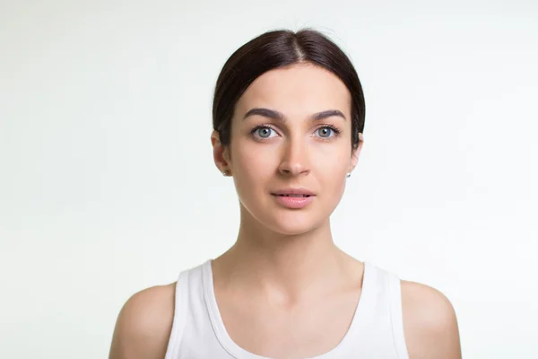 Retrato de una mujer joven y bonita —  Fotos de Stock