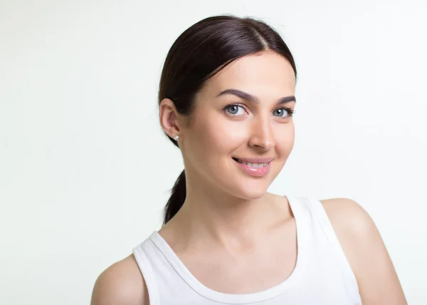 Retrato de una mujer joven y bonita —  Fotos de Stock