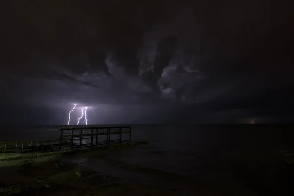 Stormfront sobre Lago — Fotografia de Stock