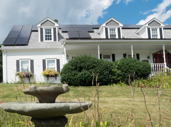 Bir evin güneş panelleri