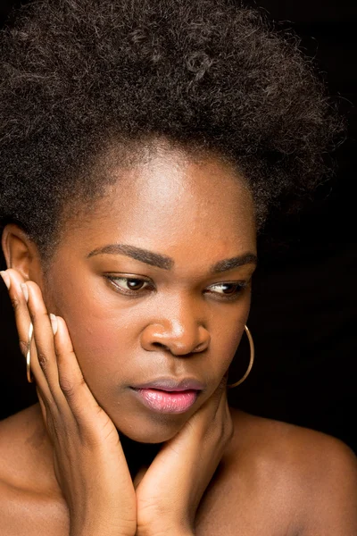 Young African American Girl with bare shoulders — Stock Photo, Image