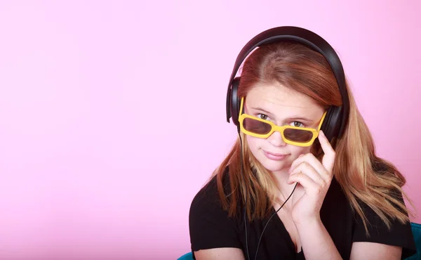 Redhead teen with headphones — Stock Photo, Image