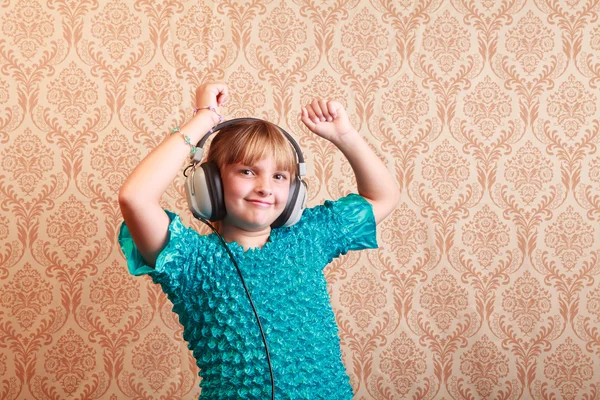 Grade School Girl with  Retro Headphones — Stock Photo, Image
