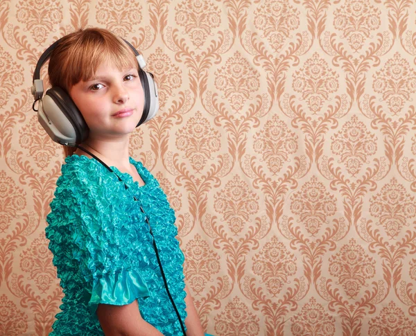 Grade School Girl with  Retro Headphones — Stock Photo, Image