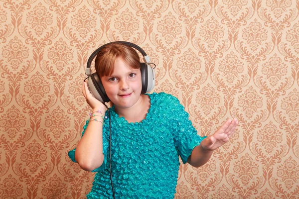 Grade School Girl with  Retro Headphones — Stock Photo, Image