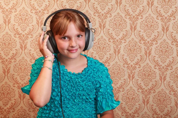 Grade School Girl with  Retro Headphones — Stock Photo, Image