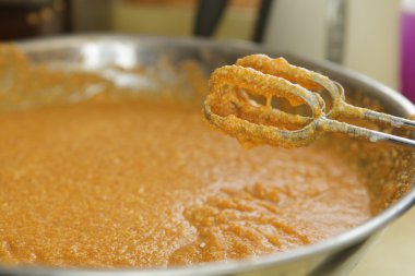 Tatlı patates kabak pasta hazırlanıyor