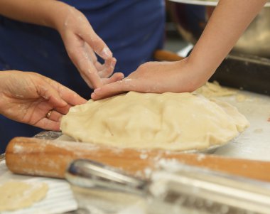 Hazırlama ve elmalı turta yapmak