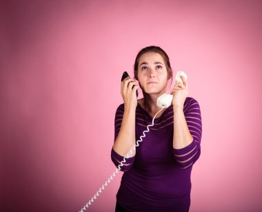 Kadın kablolu telefon