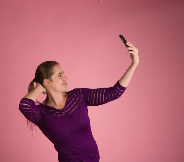 Mujer tomando selfie — Foto de Stock