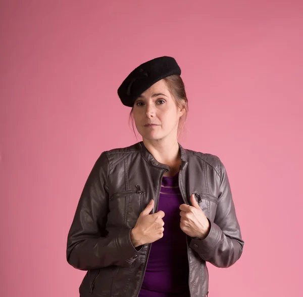 Femme avec un chapeau vintage — Photo