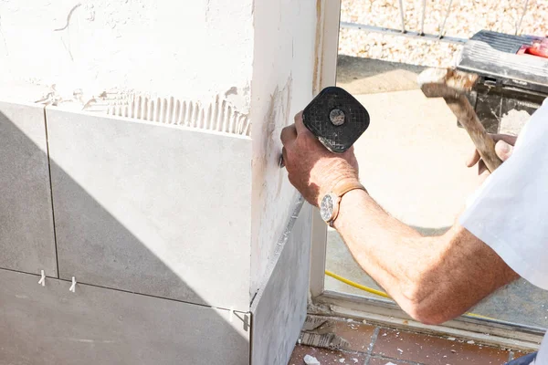 Mason Prepares Wall Chisel Laying Ceramic Tile — Stock Photo, Image