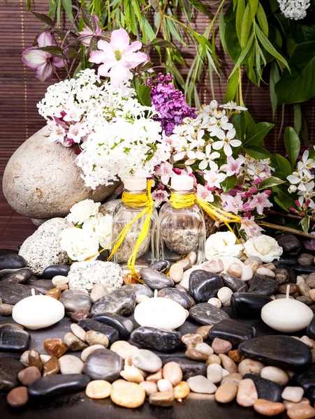 Aromatherapie Spa Schoonheidsbehandeling Wellness Achtergrond Met Massage Steen Bloemen Brandende — Stockfoto