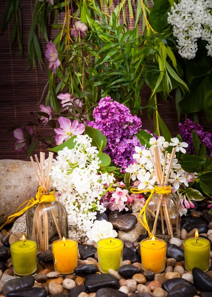 Aromaterapia Spa Zabiegi Kosmetyczne Tło Wellness Kamieniem Masażu Kwiaty Płonące — Zdjęcie stockowe