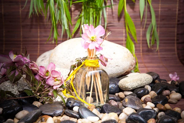 Aromatherapie Spa Schoonheidsbehandeling Wellness Achtergrond Met Massage Steen Bloemen Flacon — Stockfoto