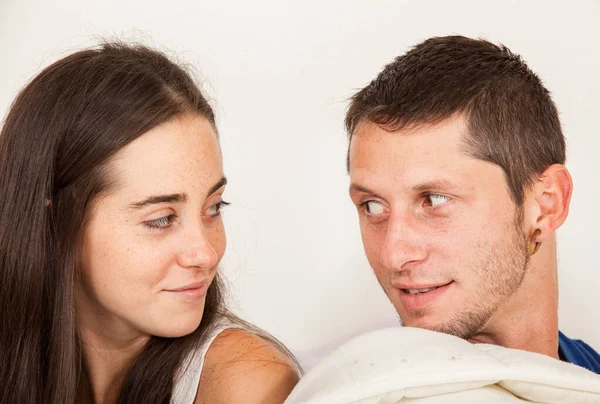 Portrait Jeune Couple Amoureux Dans Lit — Photo