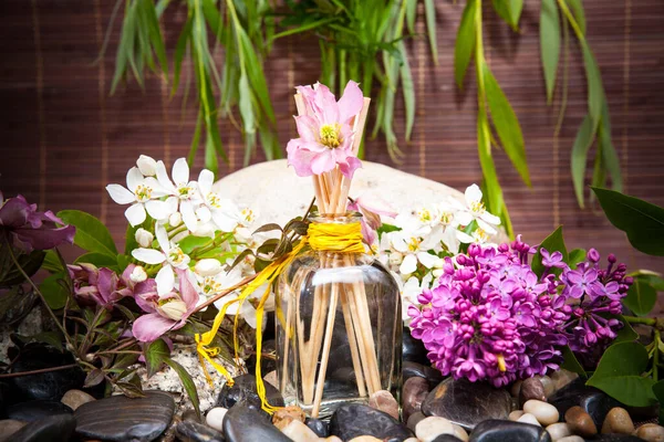 Aromatherapie Spa Schoonheidsbehandeling Wellness Achtergrond Met Massage Steen Bloemen Flacon — Stockfoto