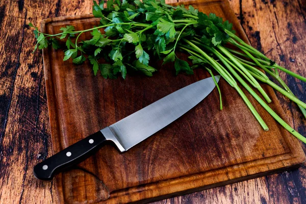 Porte Une Planche Découper Bois Sur Une Vieille Table Bois — Photo