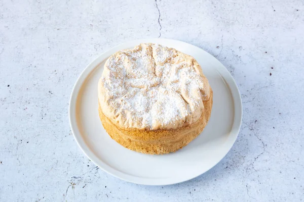 Torta Savoia Fatta Casa Bel Piatto Porcellana Bianca — Foto Stock