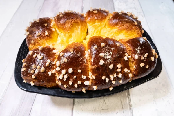 Brioche Con Mantequilla Azúcar Dorada Crujiente Recién Salido Del Horno —  Fotos de Stock