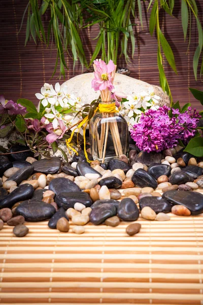 Aromatherapie Spa Schoonheidsbehandeling Wellness Achtergrond Met Massage Steen Bloemen Flacon — Stockfoto