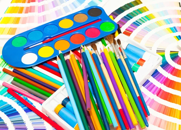 Potloden, verf en kleur grafiek — Stockfoto