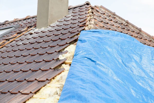 Renovation of  tiled roof — Stock Photo, Image