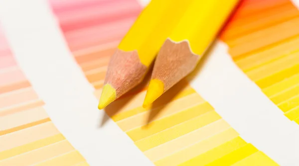 Lápices de colores brillantes —  Fotos de Stock