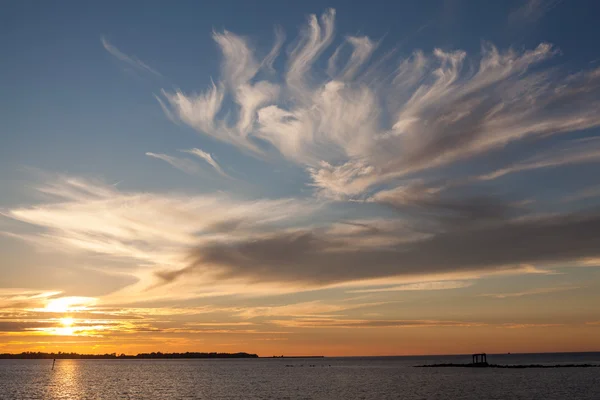 Puesta de sol sobre el mar — Foto de Stock