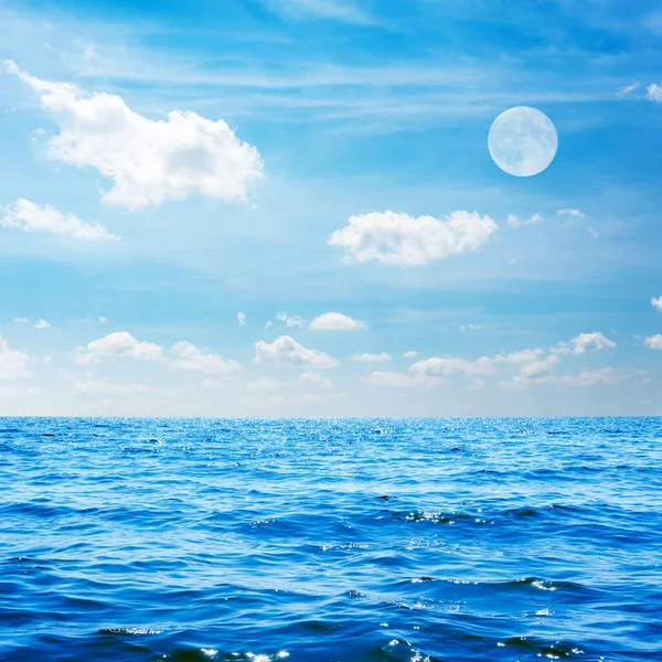 White Moon Blue Sky Clouds Sea Daytime — Stock Photo, Image