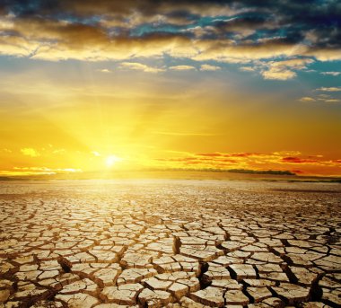 küresel ısınma. kırık dünya üzerinde dramatik günbatımı