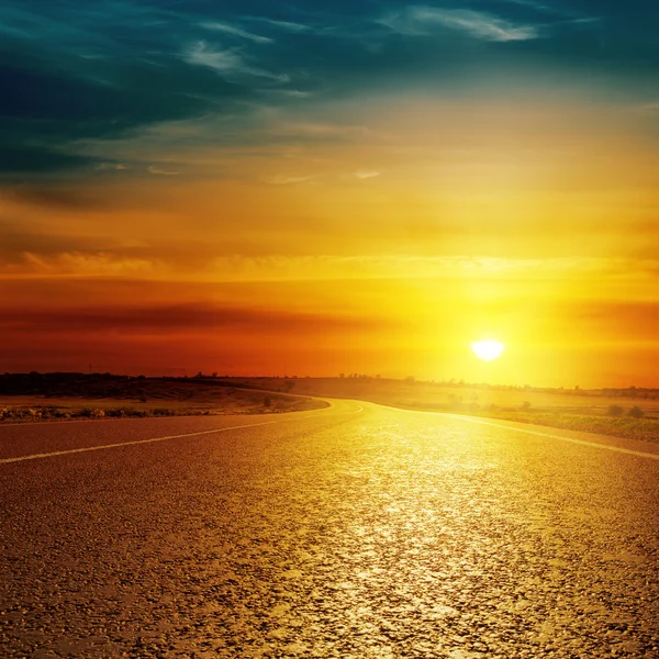 Asphalt road closeup and sunset over it — Stock Photo, Image