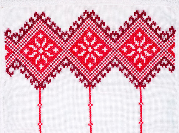 Вышито хорошо по поперечному узору
