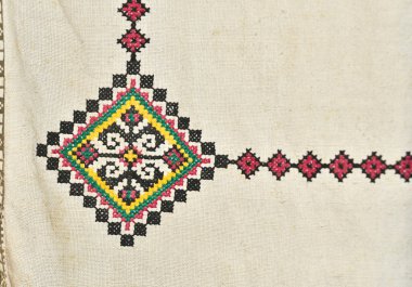 Kanaviçe işi desen işlemeli iyilik yapıyorsun.