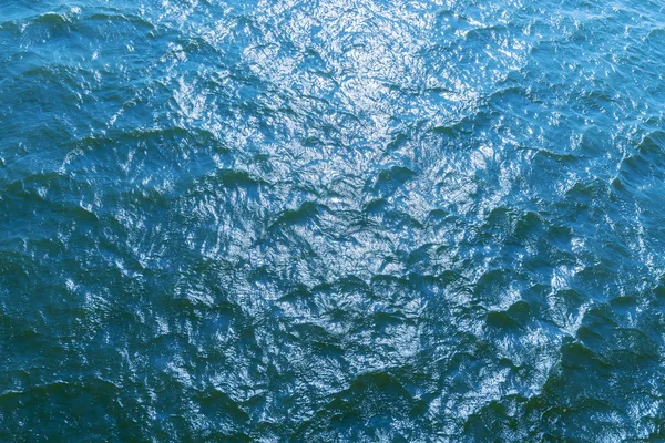 Fondo de agua azul con reflejos — Foto de Stock