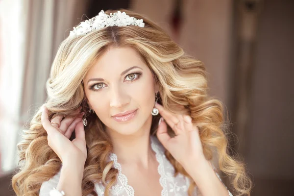 Makeup. Beautiful Bride wedding Portrait with wedding hairstyle, Stock Image