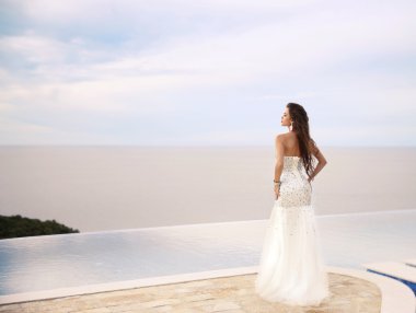 Güzel gelin kız gelinlik boncuklu. Yaz tatil fas