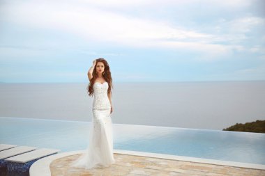 Güzel gelin kız gelinlik boncuklu. Yaz tatil fas