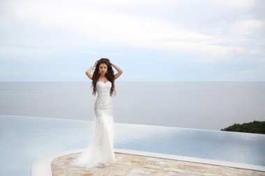 Wedding. Beauty Fashion Elegant bride woman. Brunette model in l