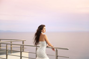 Güzel gelin kız gelinlik boncuklu. Yaz tatil fas