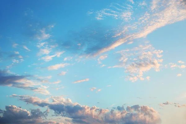 Błękitne niebo, chmury, natura tło — Zdjęcie stockowe