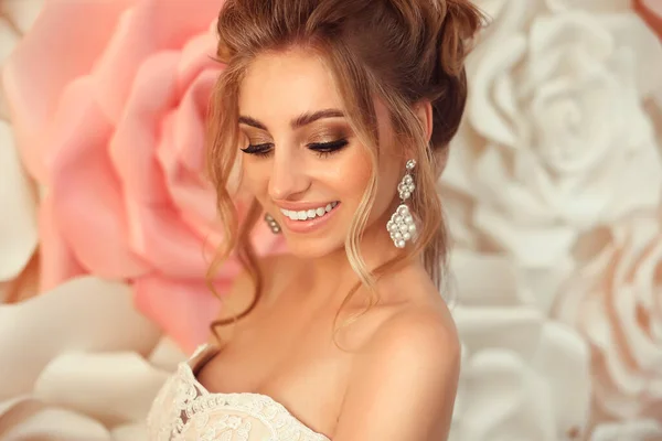 Attractive Young Bride Makeup Fashion Wedding Hairstyle Closeup Portrait Young — Stock Photo, Image