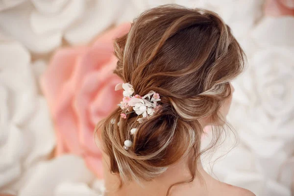 Closeup Bridal Wedding Hairstyle Jewelry Wreath Back View Elegant Bride — Stock Photo, Image