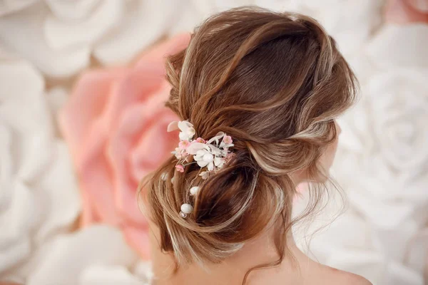 Closeup Casamento Nupcial Penteado Com Coroa Jóias Vista Traseira Noiva — Fotografia de Stock