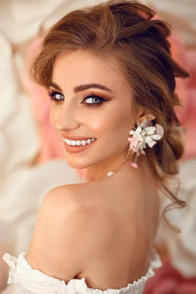 Beautiful Young Bride Makeup Fashion Wedding Hairstyle Closeup Portrait Young — Stock Photo, Image