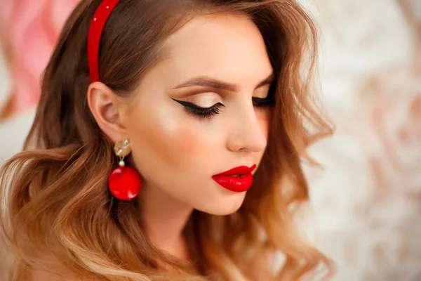 Beauty Portrait Girl Perfect Makeup Red Jewelry Beautiful Model Woman — Stock Photo, Image