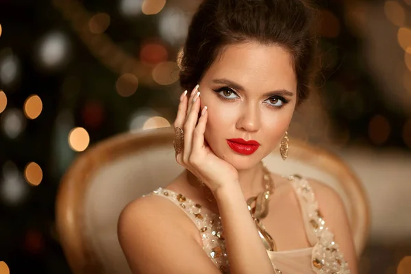 Lujoso Retrato Mujer Elegante Con Peinado Boda Maquillaje Hermosa Chica — Foto de Stock