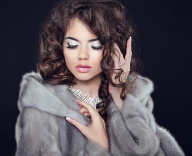 Kış Güzellik moda kız modeli vizon kürk ceket, makyaj ve lo