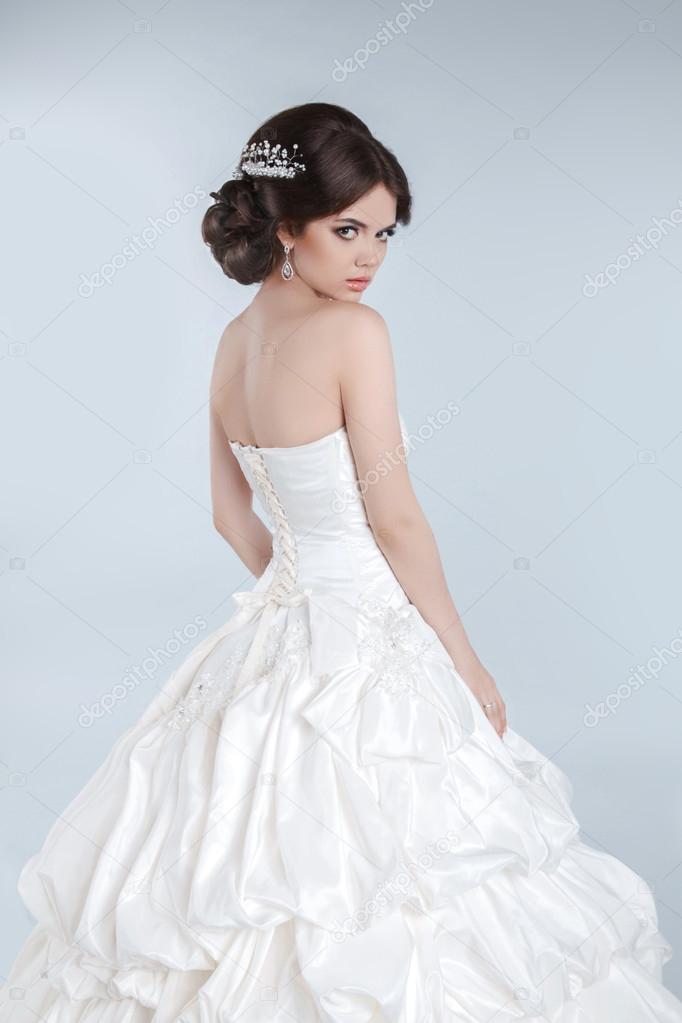 Beauty Fashion young bride model posing in wedding dress with ha